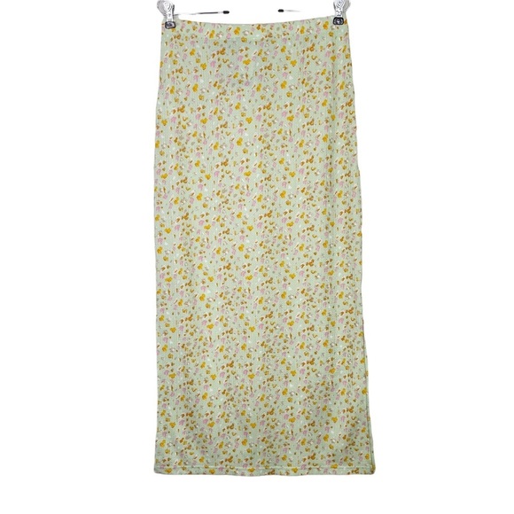 Stitch Fix l VERO MODA Floral Maxi Skirt In Pastel Green, Medium - Picture 2 of 8